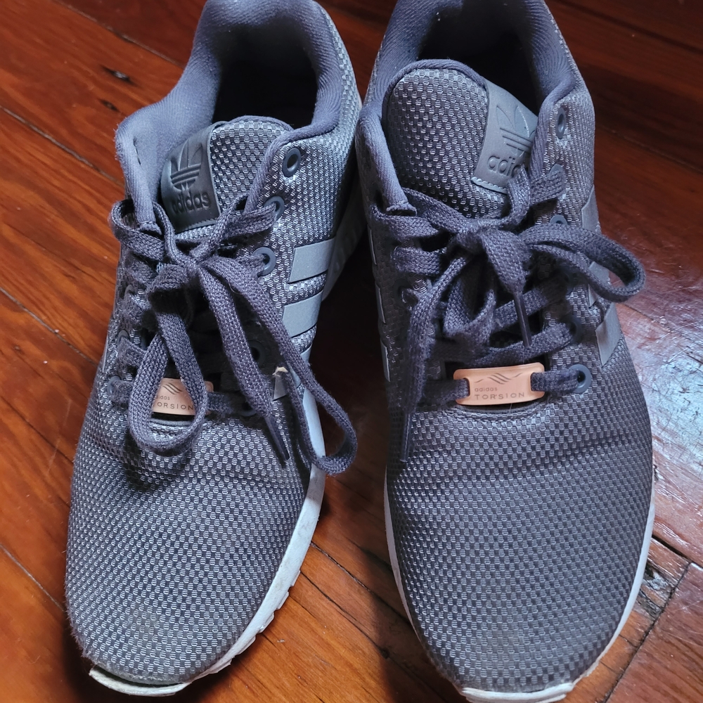 Women’s Adidas Torsion Sneakers Sz 8